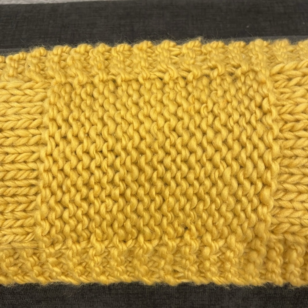 Handmade wool blend yellow long scarf - Picture 7 of 7